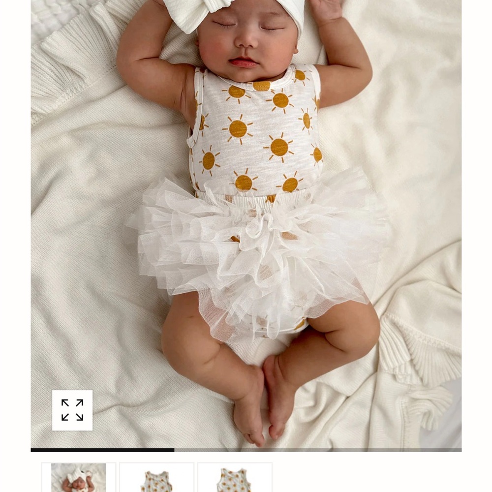 NWT White and Yellow Matching Set with Textured Fabric